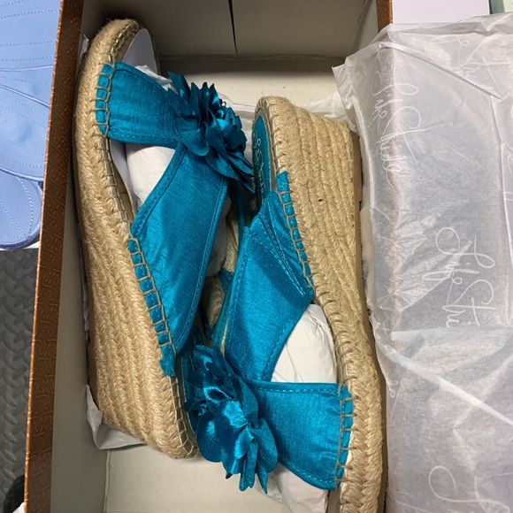 Life Stride Turquoise flower sandals slides - Picture 6 of 8